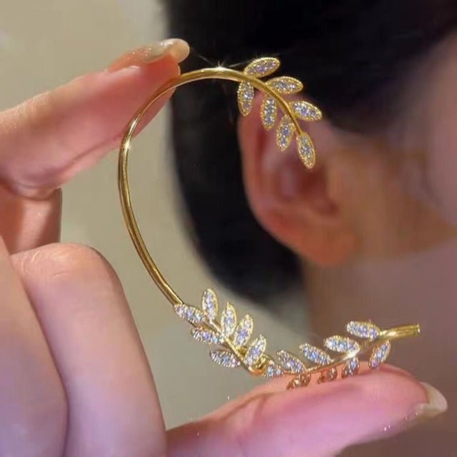 Women's stylish ear clips, adjustable for elegant, piercing-free wear. Gold or silver minimalist jewelry.
