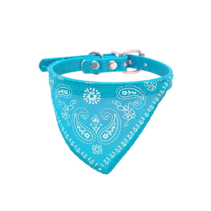 Adjustable cat bandana collar, also suitable for small dogs, stylish pet fashion with durable PU leather.