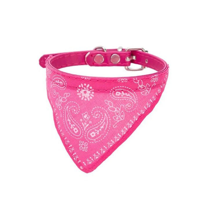 Stylish pet gift: Adjustable cat bandana collar, a comfortable and fashionable accessory for cats.
