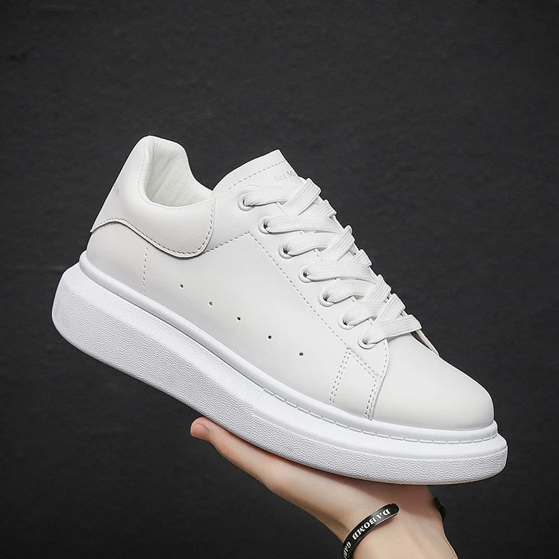Modern men's urban sneakers featuring a breathable design, ensuring comfort & style for everyday casual outings.