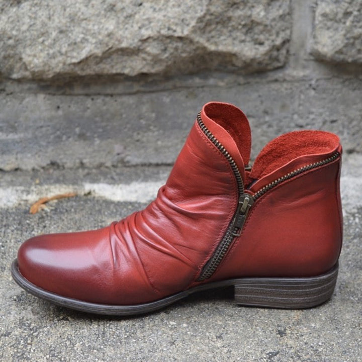 Fashionable women's ankle boots in black, a stylish & comfortable choice for autumn footwear.
