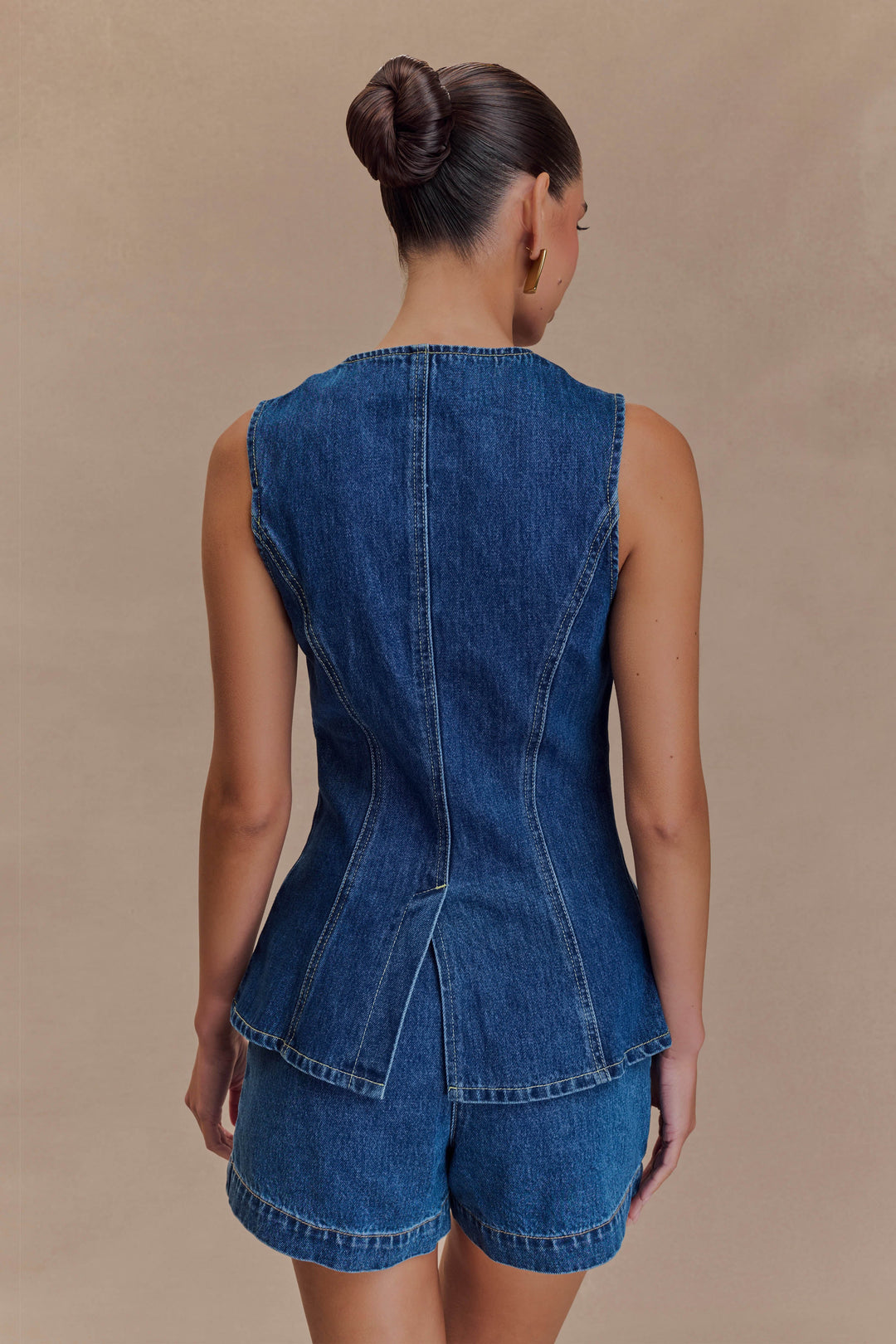 Trendy women's denim two-piece set, a comfortable and stylish casual outfit for modern fashion.