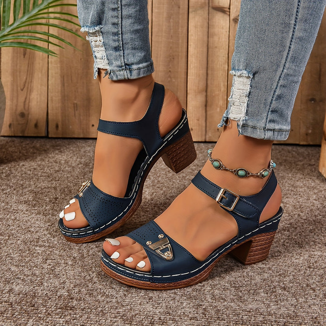 Stylish casual women's sandals, comfortable open-toe design for versatile wear.