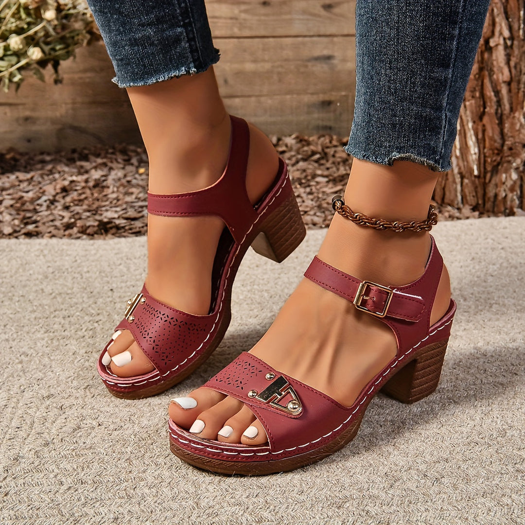 Comfortable women's casual sandals, stylish footwear for everyday summer fashion.