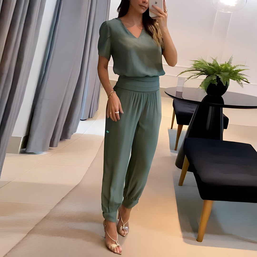 Versatile women's two-piece outfit: a fashionable top and matching bottom set, ideal for various casual & everyday wear styles.