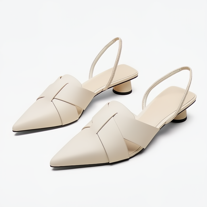 Versatile women's flat sandals with low heel, ideal for comfortable walking and summer casual style.