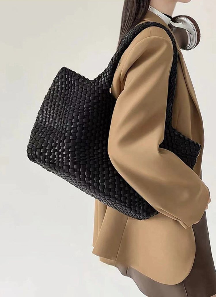 Durable women's woven tote bag, spacious shoulder handbag for stylish everyday use.