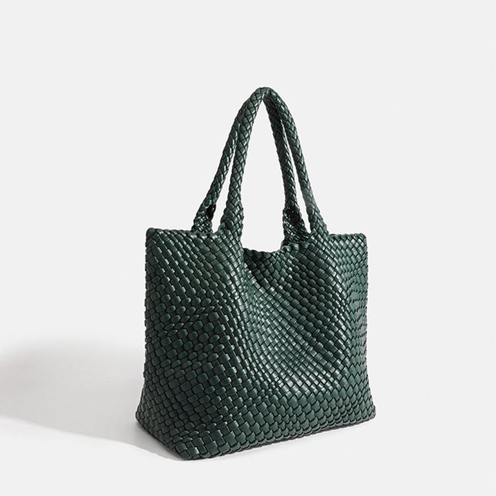 Chic women's large woven handbag, a versatile and spacious shoulder bag for all occasions.