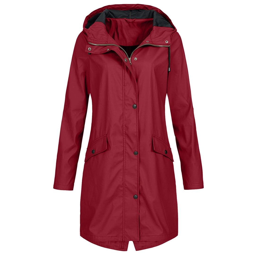 Detail of the protective hood on a women's lightweight waterproof raincoat, ensuring ultimate weather protection.