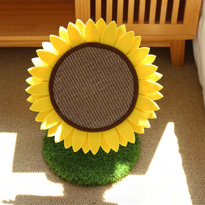 Modern pet owners' choice: a decorative sunflower cat scratcher, combining play and home aesthetics.