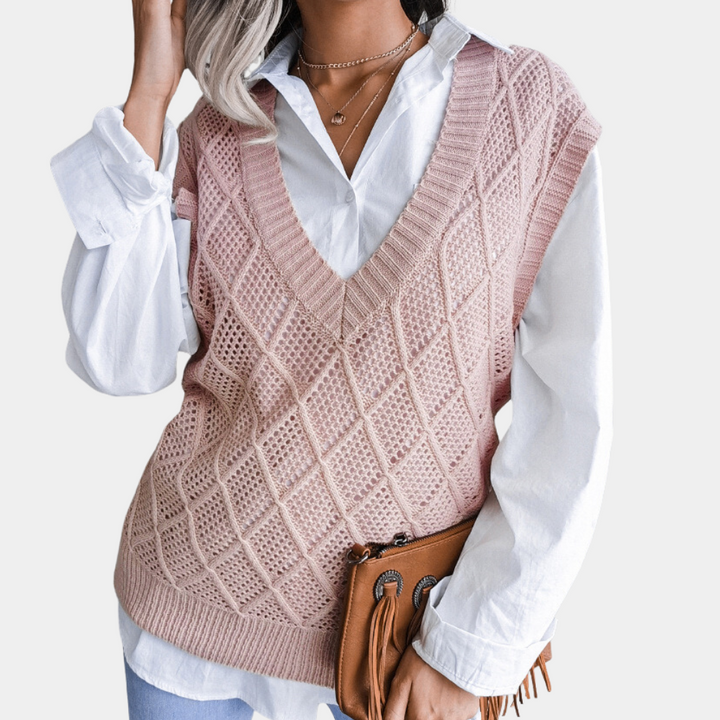 Versatile women's pullover, a chic knitted sweater perfect for layering and cozy everyday winter wear.