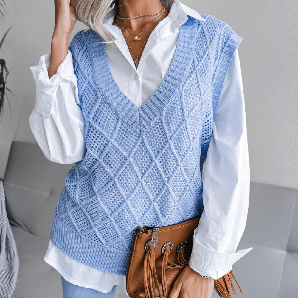 Cozy women's knitted sweater, a stylish and comfortable pullover, perfect for everyday wear in autumn.