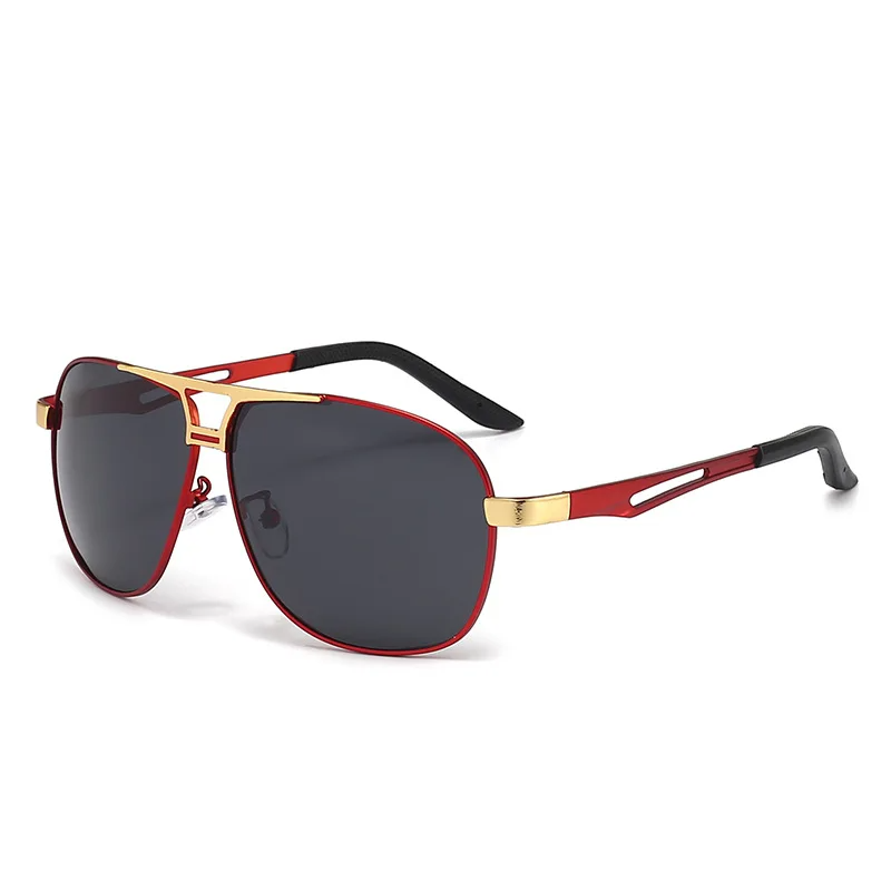 Lightweight unisex aviator sunglasses for optimal UV protection. Durable anti-glare eyewear, perfect fashion accessory.