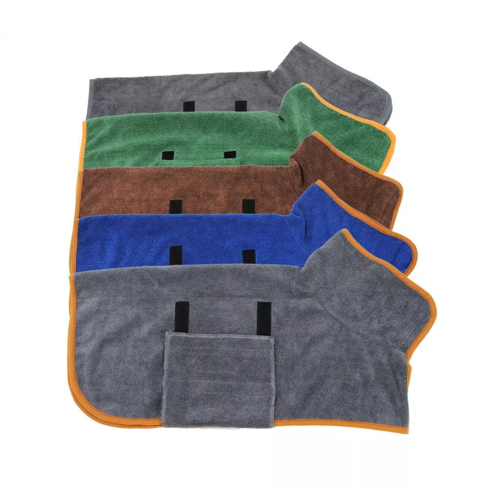 Comfortable cat bathrobe made of absorbent material, ideal for post-bath drying, pet apparel