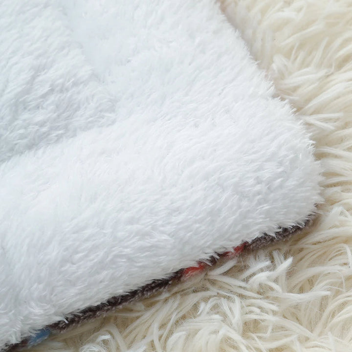 Soft pet bedding for cats, an ultra-soft and machine washable solution for feline stress relief