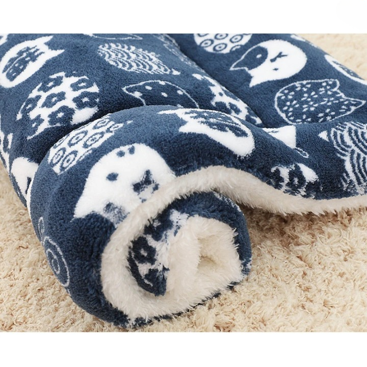 Feline accessory: ultra-soft cat calming bed, machine washable for easy pet supplies care