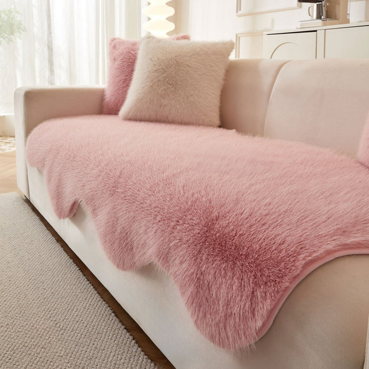 Pet-friendly sofa cover, ultra-soft Scandinavian style in durable microfiber.