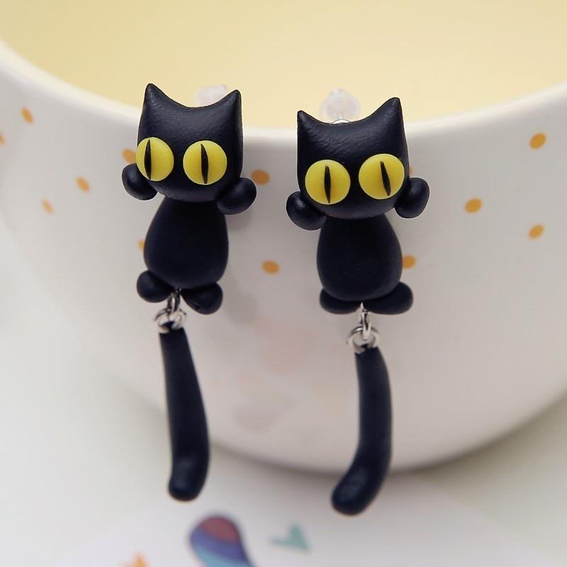 Fun novelty cat paw socks, ultra-soft unisex design, ideal as a gift for cat lovers.