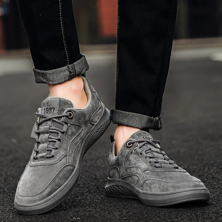 Unisex 1987 retro casual sneakers. Comfortable, durable, vintage-style footwear for all-day use.