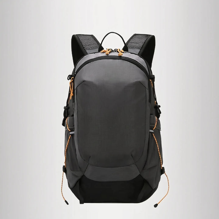 Versatile unisex hiking backpack with a 20L capacity & protective rain cover for all weather.