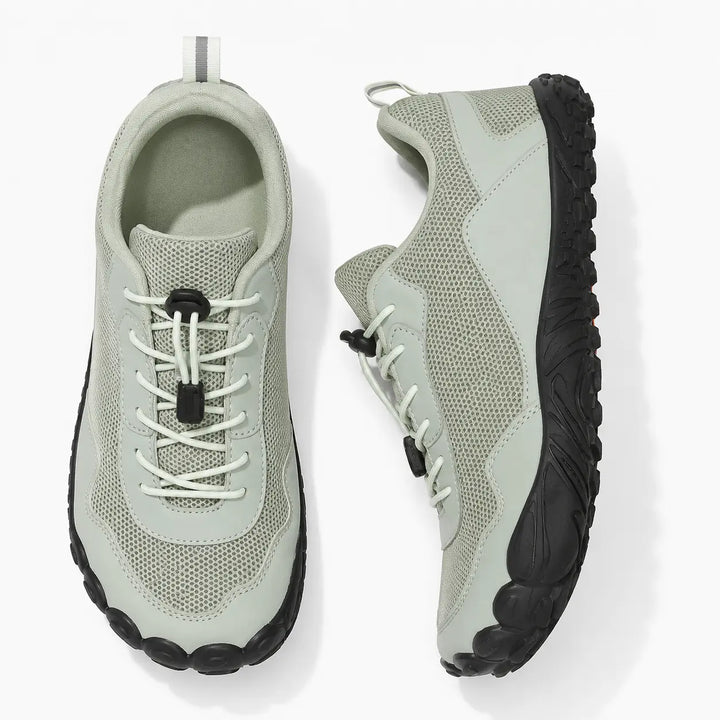 Close-up of the non-slip grip sole on unisex barefoot hiking trainers, ensuring traction and safety outdoors.