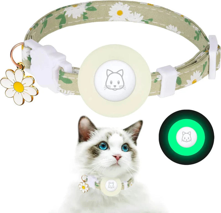 Breakaway cat collar for AirTag, ideal for pet tracking; adjustable and safe for cats or small dogs.