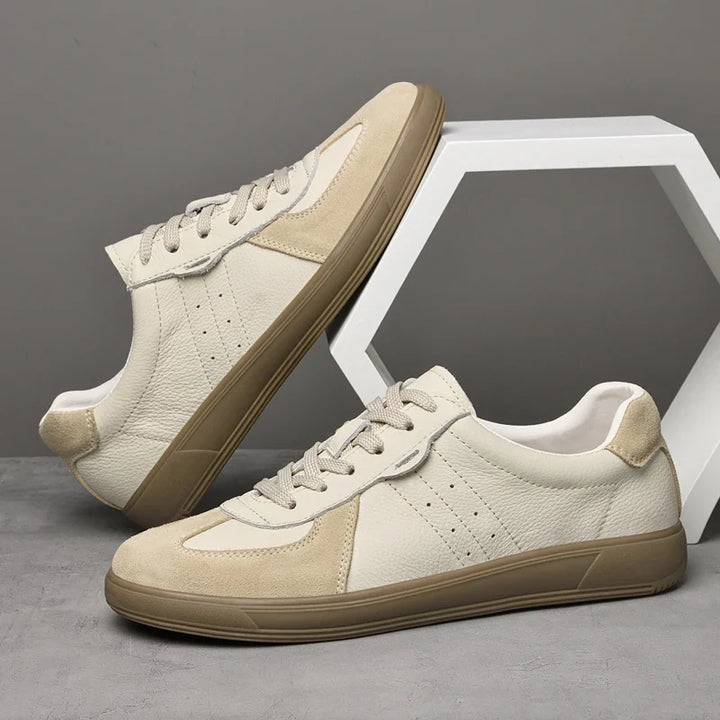Stylish unisex casual sneakers, a classic choice for versatile everyday wear.