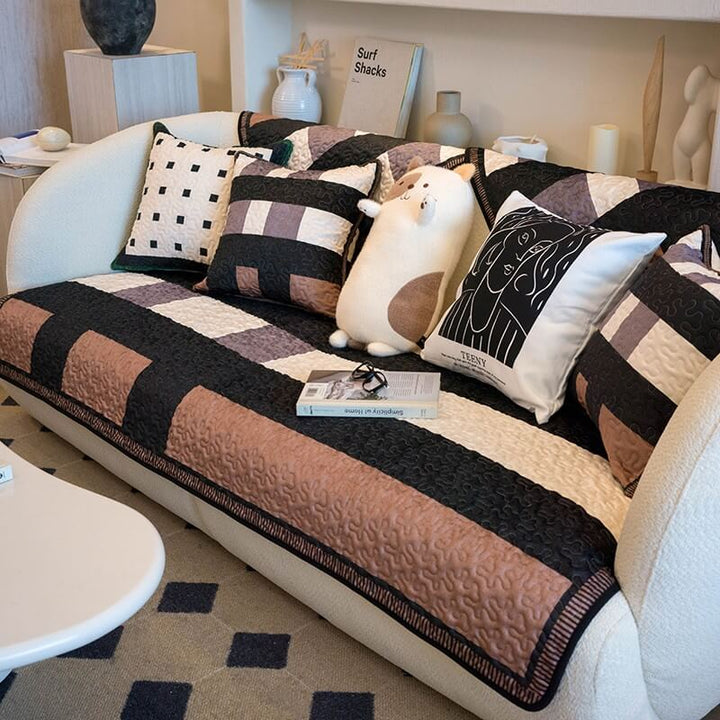 Durable cotton sofa cover, anti-scratch and non-slip, ideal for active households with pets