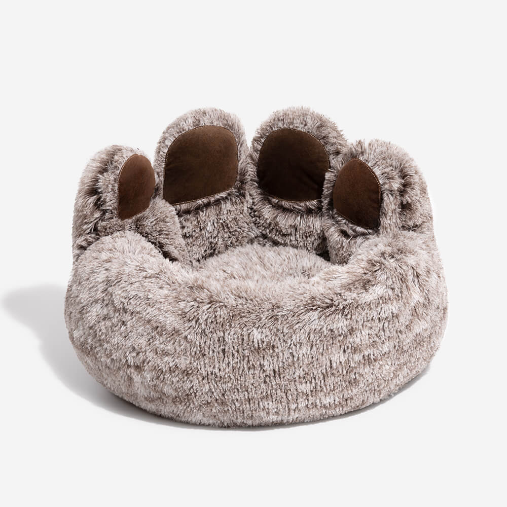 Comfortable cat bed, round and cozy, made with soft faux fur for pet comfort.