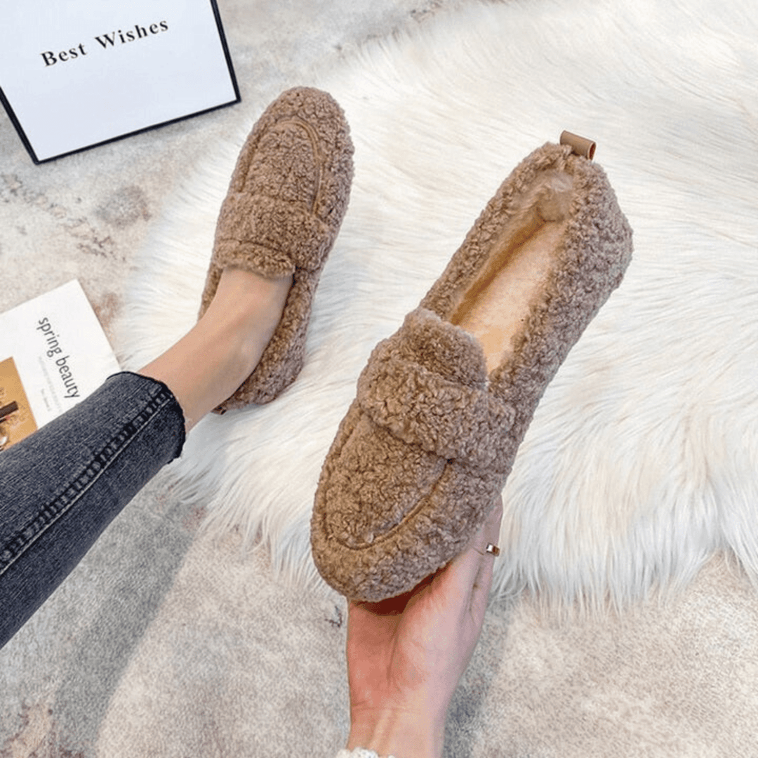 Unisex cozy winter house shoes for ultimate warmth & comfort. Ideal non-slip indoor slippers for men & women.