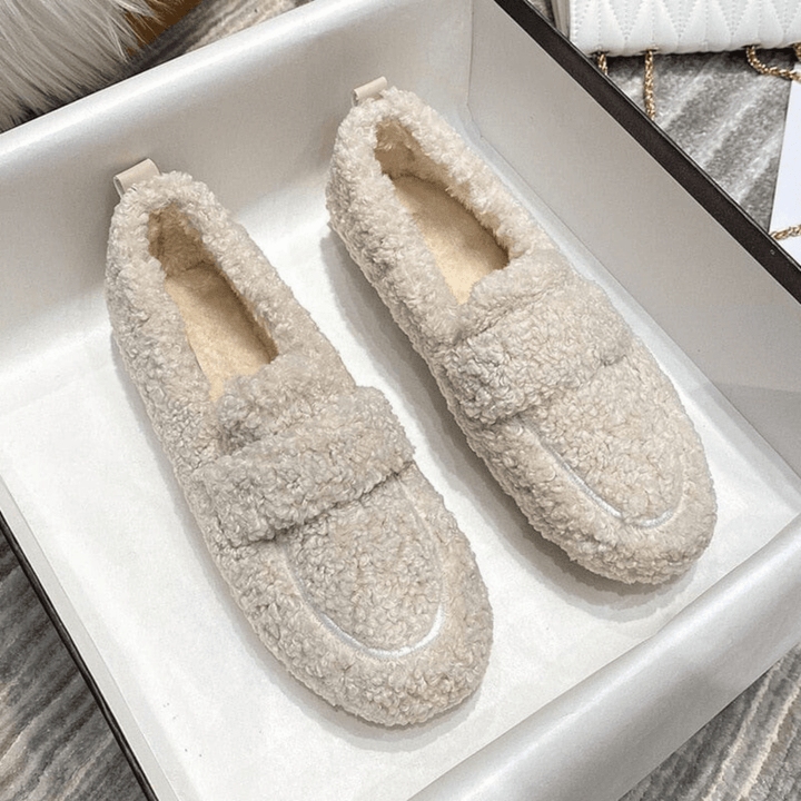 Men's & women's cozy winter house shoes. Non-slip sole ensures ultimate warmth & comfortable indoor relaxation.