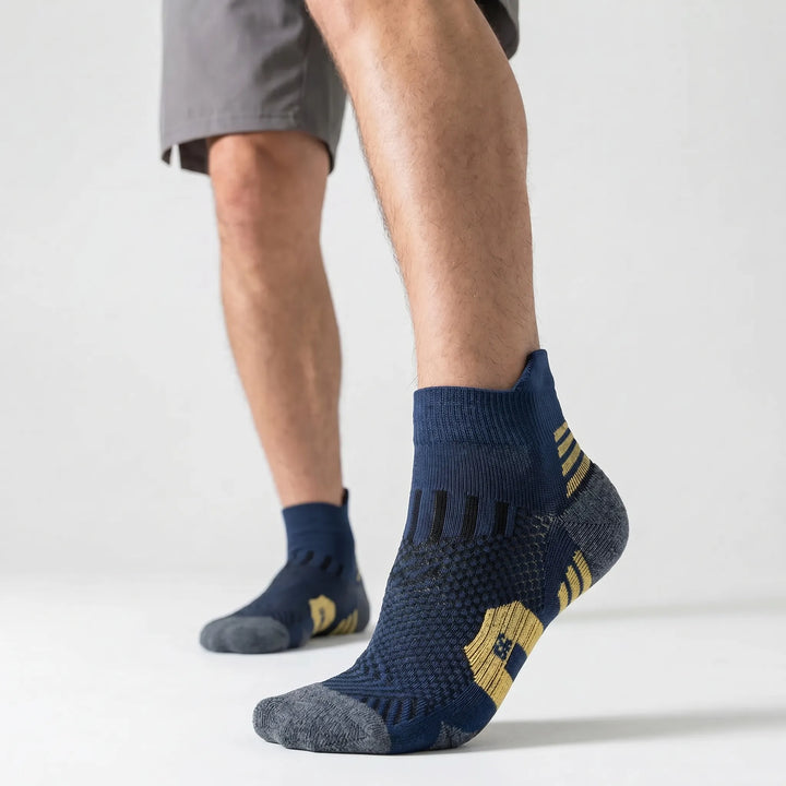 Durable unisex ankle athletic socks, perfect for sports, training & daily wear. Cushioned for comfort, non-slip fit.