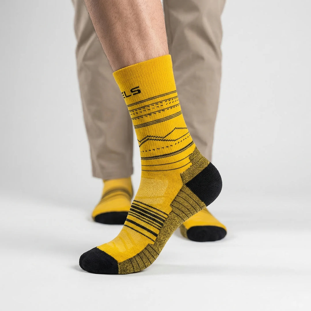 Versatile unisex mid-calf performance socks. Cushioned merino wool, ideal for hiking, running, cycling & sports.