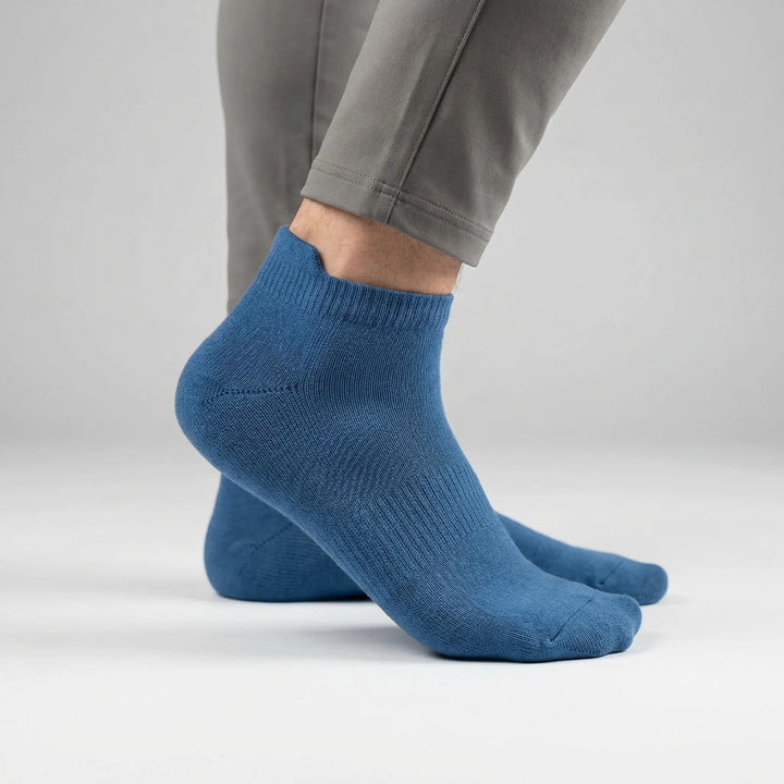 Merino wool no-show ankle socks, perfect for running & hiking. Cushioned athletic performance.