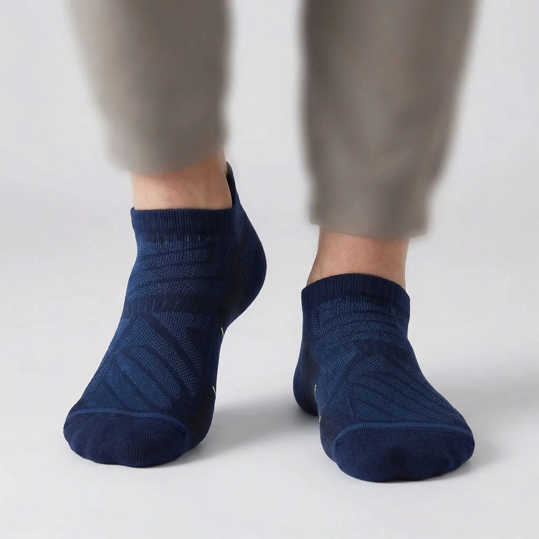 Unisex athletic cushioned no-show ankle socks, offering arch support & moisture-wicking performance.