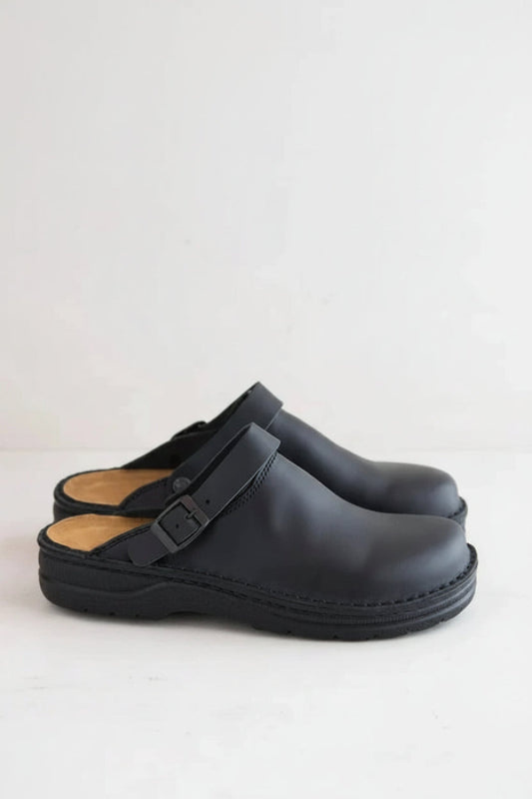 Ergonomic support clogs with advanced cushioning for all-day comfort. Unisex design for long wear.