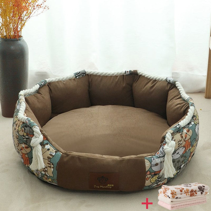 Cozy and durable pet bed with a comfort mat and a handy pocket for treats or toys