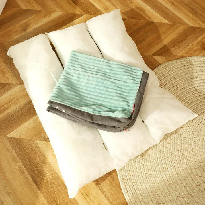 Washable dog bed with soft ergonomic design, suitable for all pet sizes