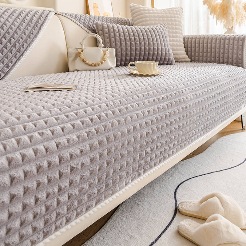 Unisex flannel pet-friendly sofa protector, non-slip couch cover for furniture protection.