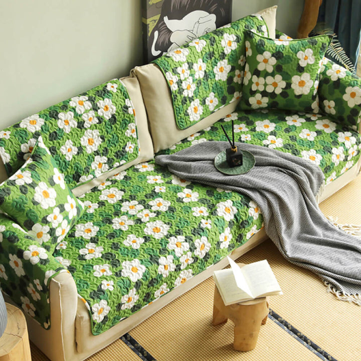 Washable floral sofa cover, anti-scratch and pet-friendly home decor solution
