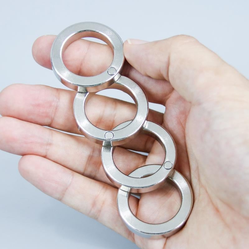Portable folding four-finger fidget ring, a discreet stress relief & focus aid for anxiety.