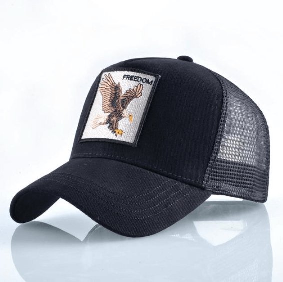 Casual unisex eagle hat providing sun protection. Embroidered 'Freedom Eagle' design, adjustable fit.
