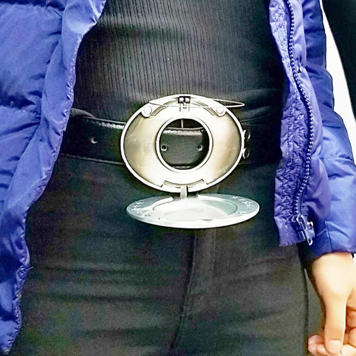 Unisex belt buckle drink holder, ideal for soda cans & bottles.