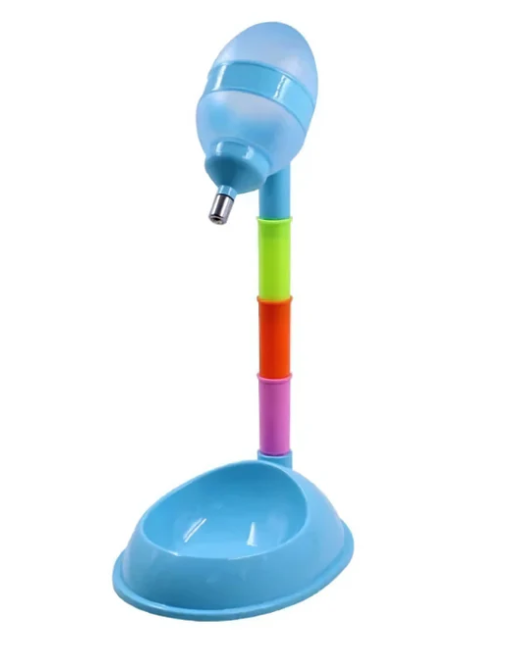 Innovative pet food dispenser with non-slip base, ideal for dog and cat hydration and feeding