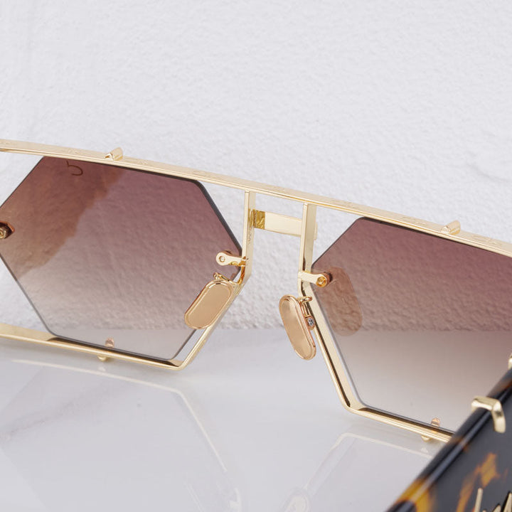 Hexagon alloy UV400 sunglasses, a chic unisex accessory for eye protection & bold fashion.