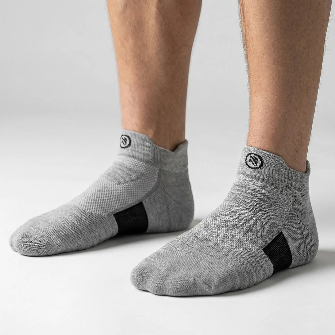 Breathable & cushioned unisex compression socks, enhancing performance in running, fitness & sport.