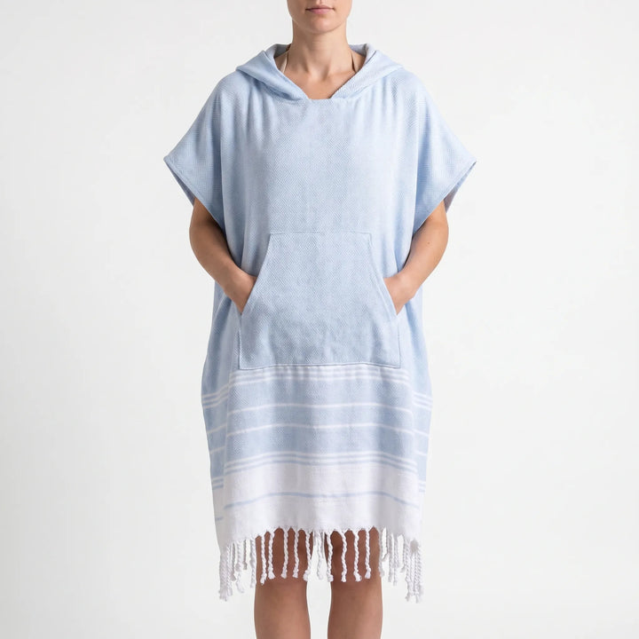Quick-dry sand-resistant beach poncho, ideal swim cover-up & changing robe for watersports.