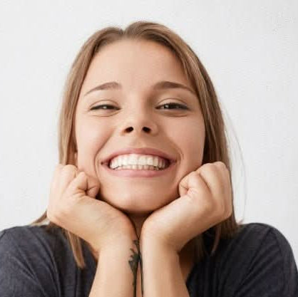 Reusable, comfortable cosmetic tooth covers for an instant, natural-looking white smile.