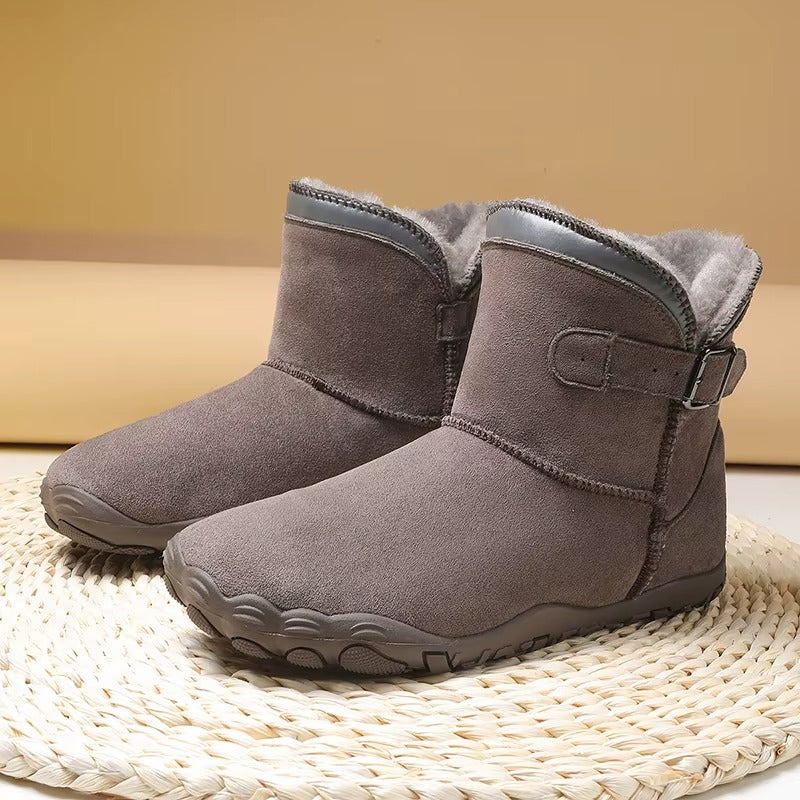 Comfortable unisex insulated barefoot winter boots, great for natural walking in cold weather.