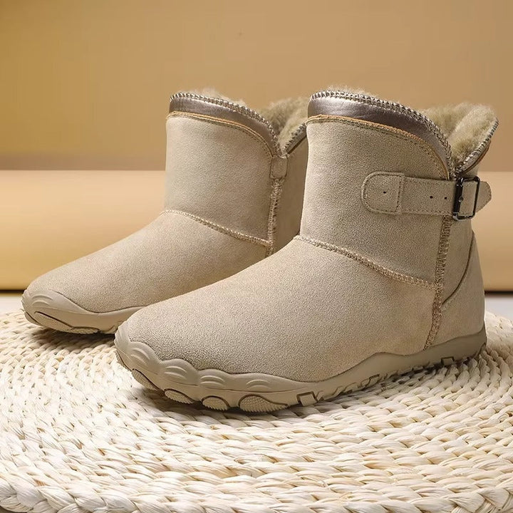 Unisex insulated barefoot winter boots, perfect for outdoor natural walking in cold weather.